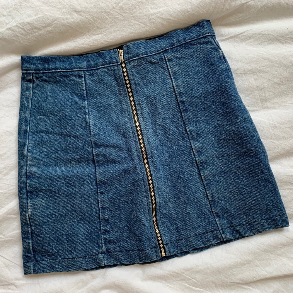 brandy melville / zip up denim skirt